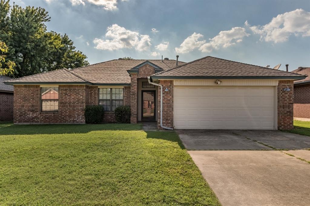 Cozy Edmond rental with engineered hardwoods and tile throughout.  Fireplace and Vaulted ceiling in living room. Master Suite with dual sink vanity, soaking tub and separate shower and walk-in closet with built-ins. Master also has nice window and window seat overlooking backyard. Huge laundry room (8'6" x 9'6") with lots of storage. Fenced backyard and covered patio.