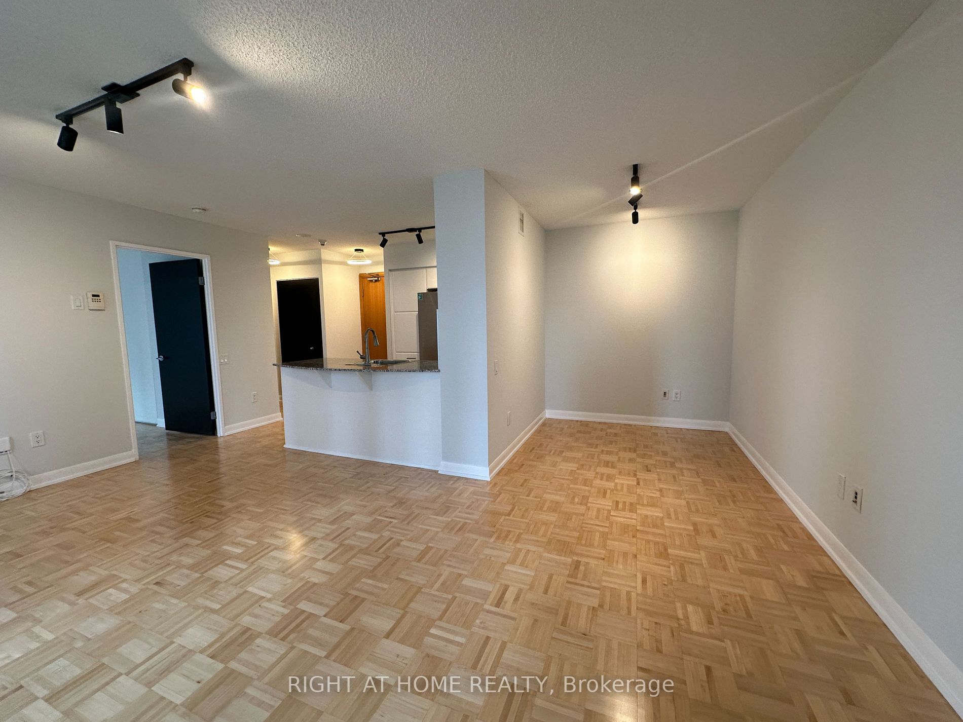 33 E Sheppard Ave 1205