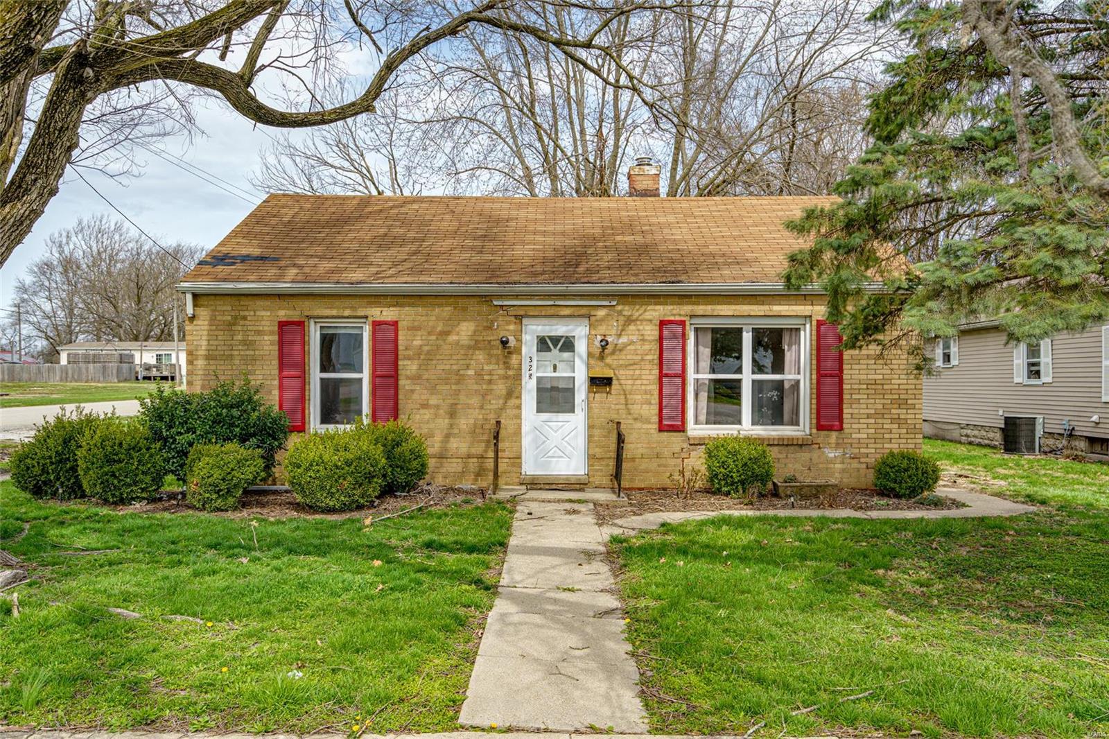 Litchfield Real Estate 325 W Columbia Street IL 62056 29,000