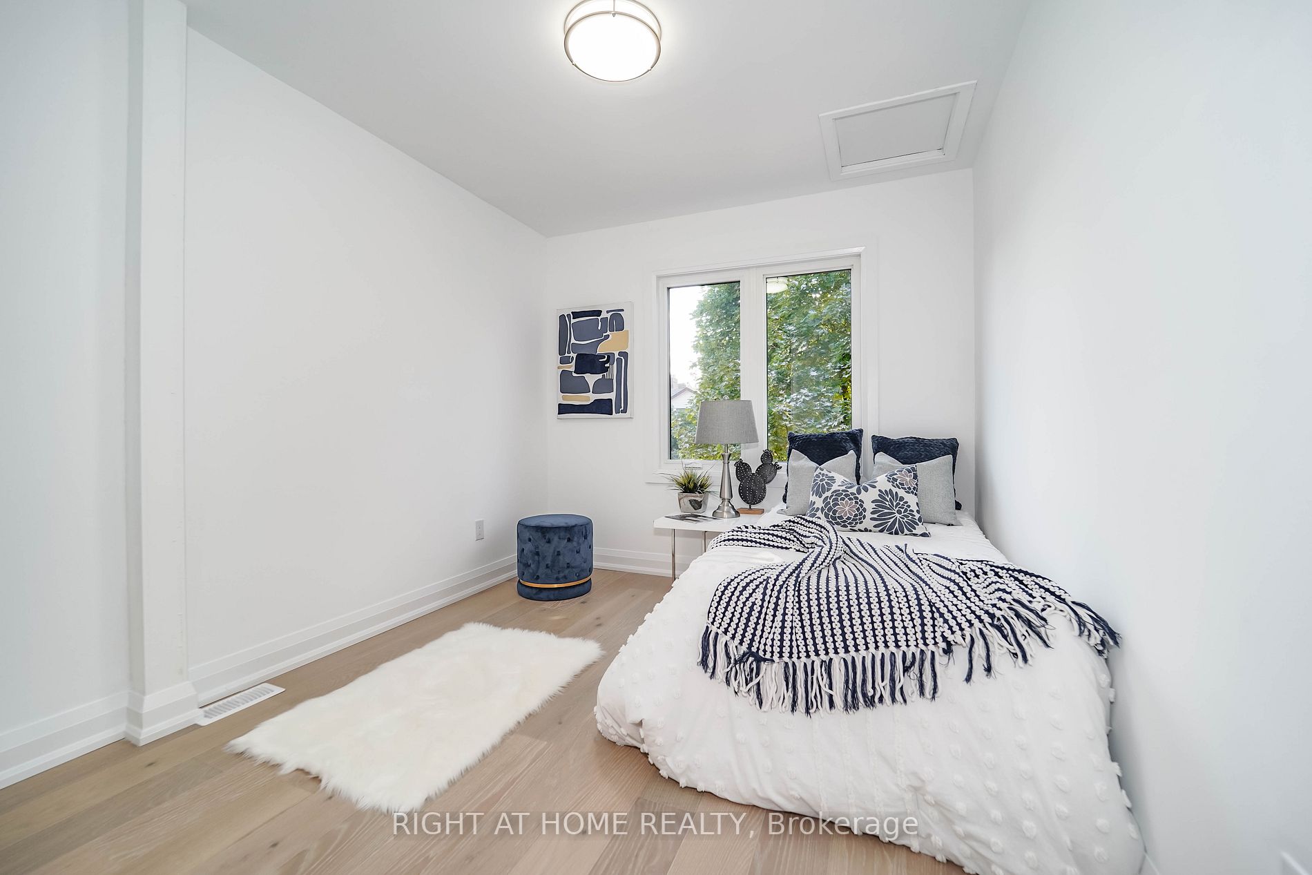 801 Coxwell Ave