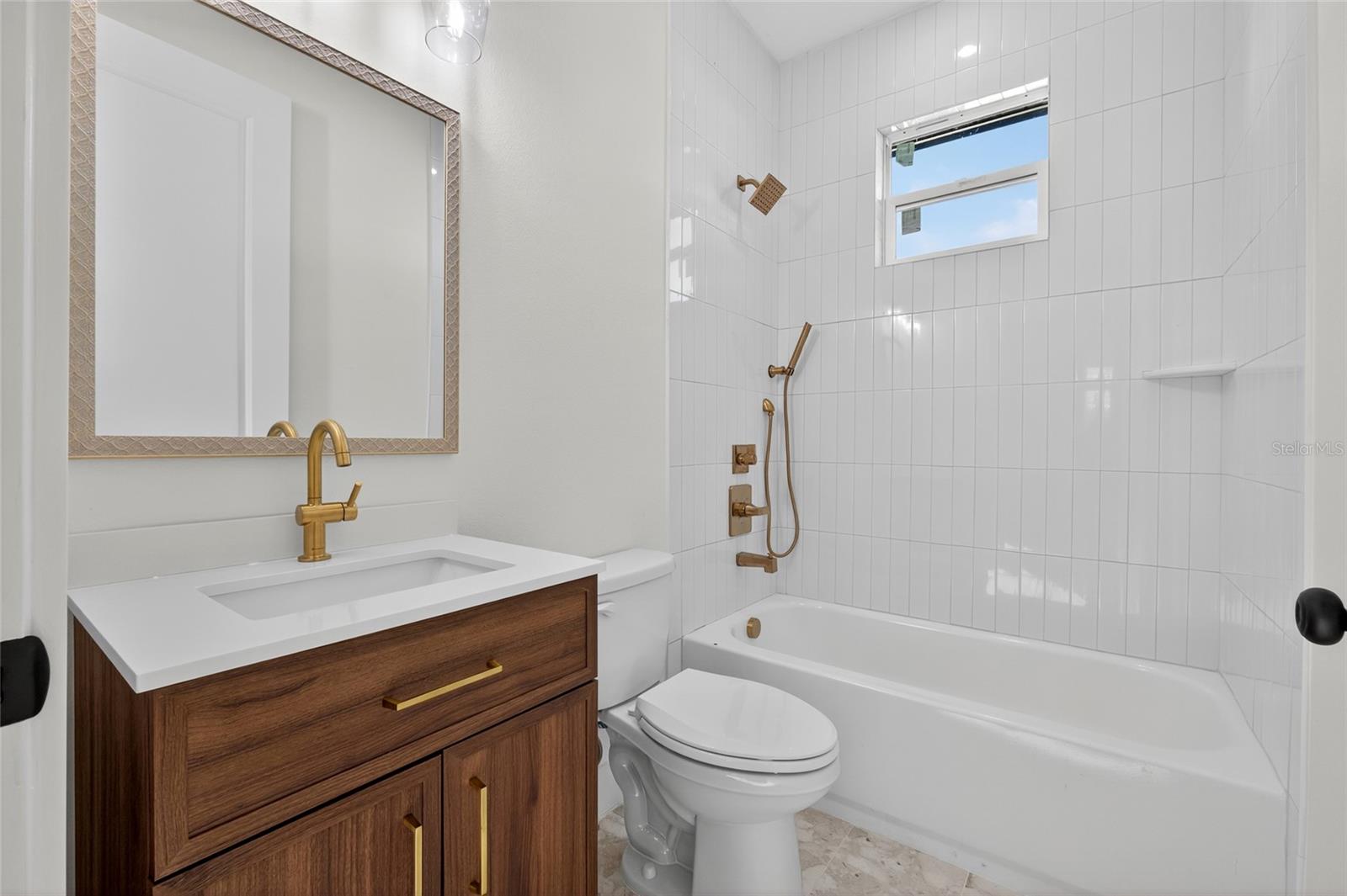 1515 E Knollwood Street