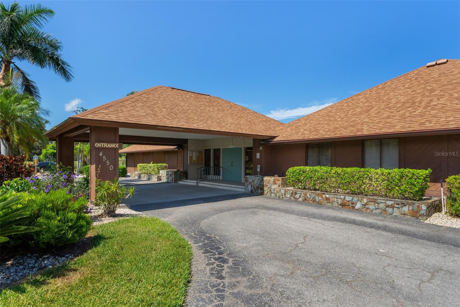 6061 Fairway Lane 1411