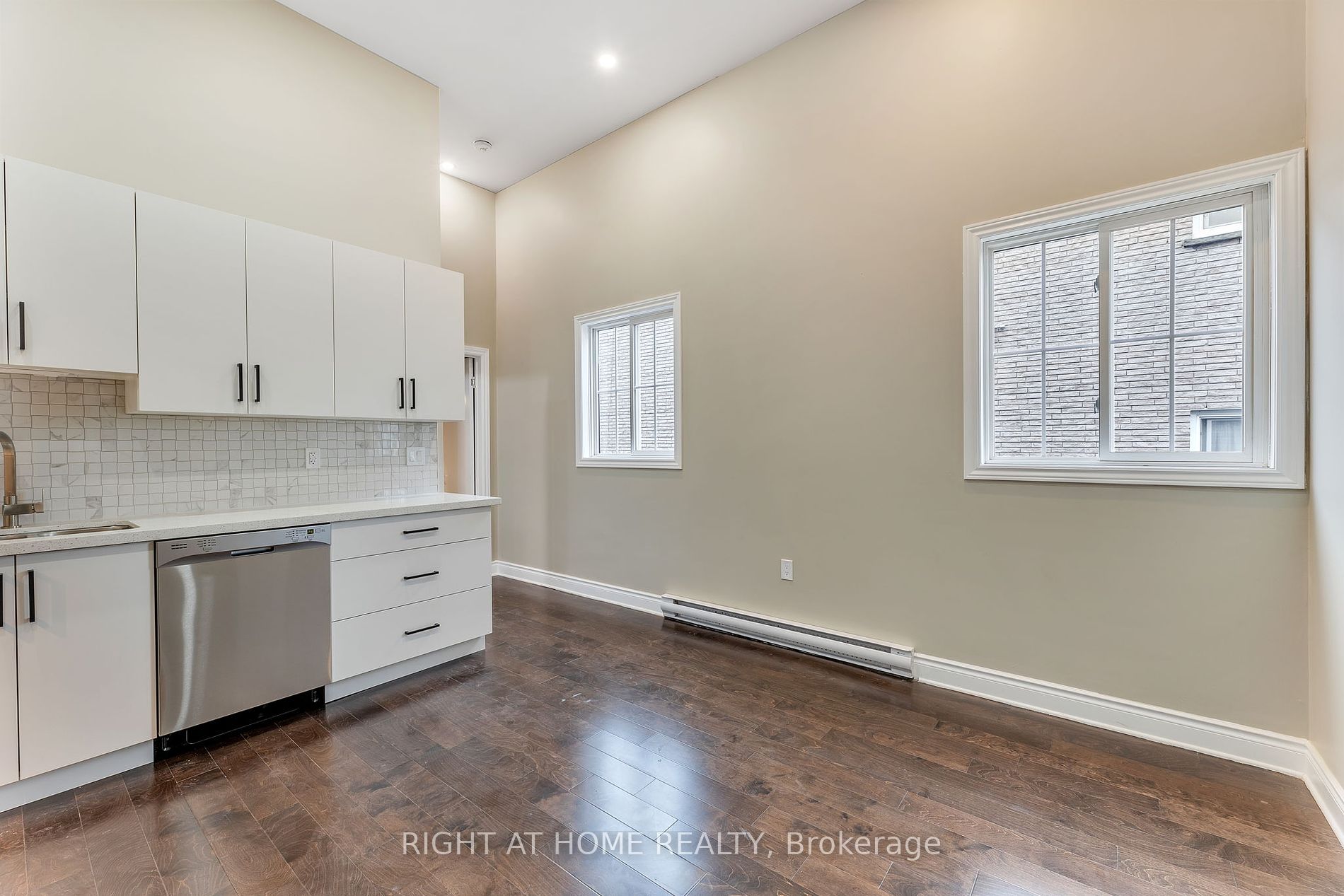 100 Cromwell Ave 1
