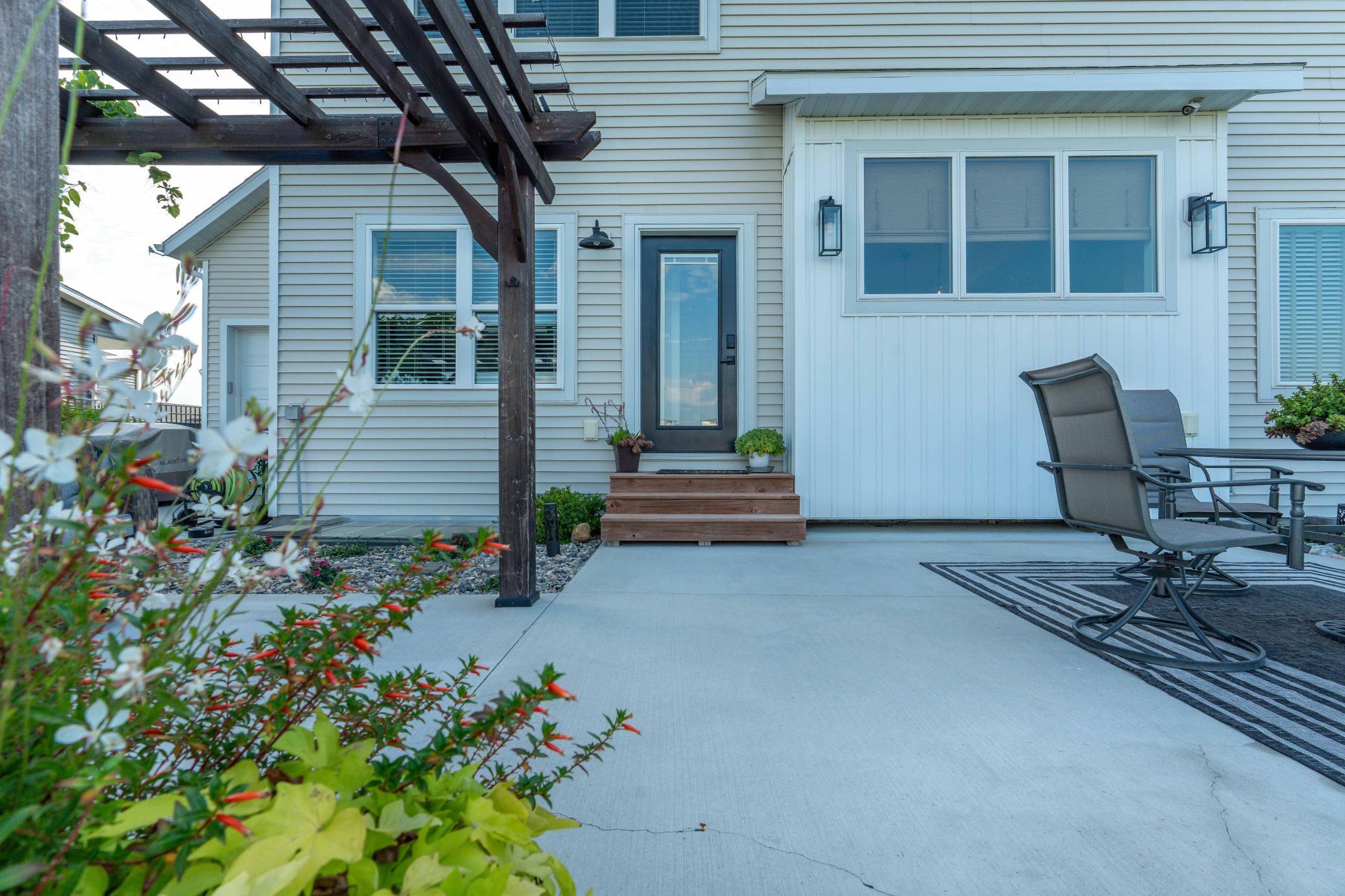 8825 Meadowlark Parkway