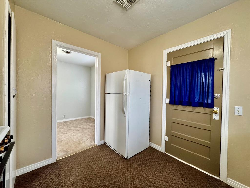 711 N Broadway Avenue