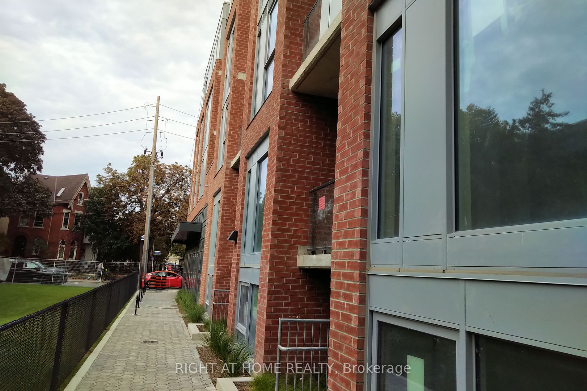 57 Brock Ave 514