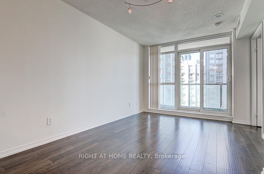 28 Harrison Garden Blvd 2110