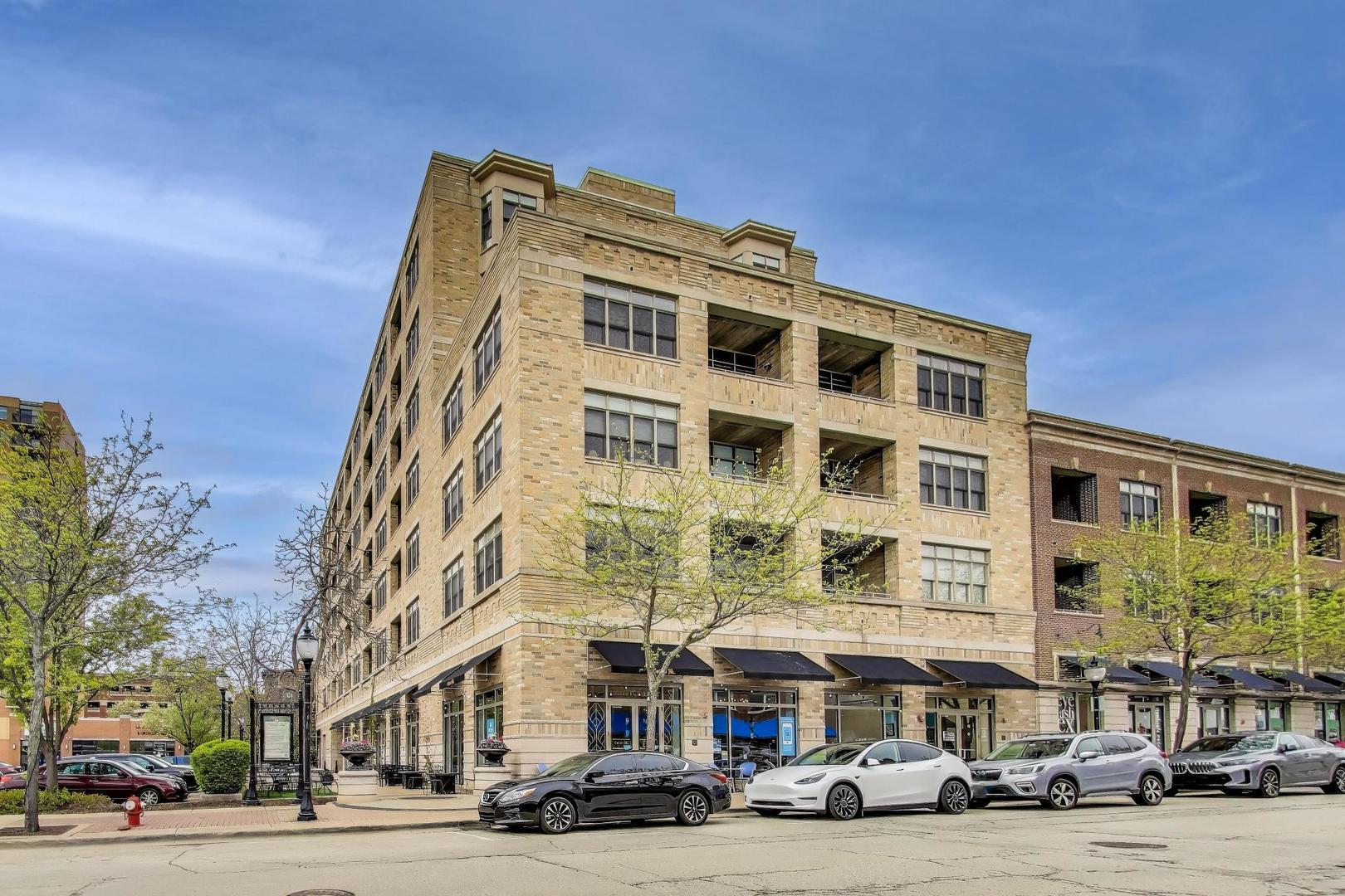 10 S Dunton Avenue 703