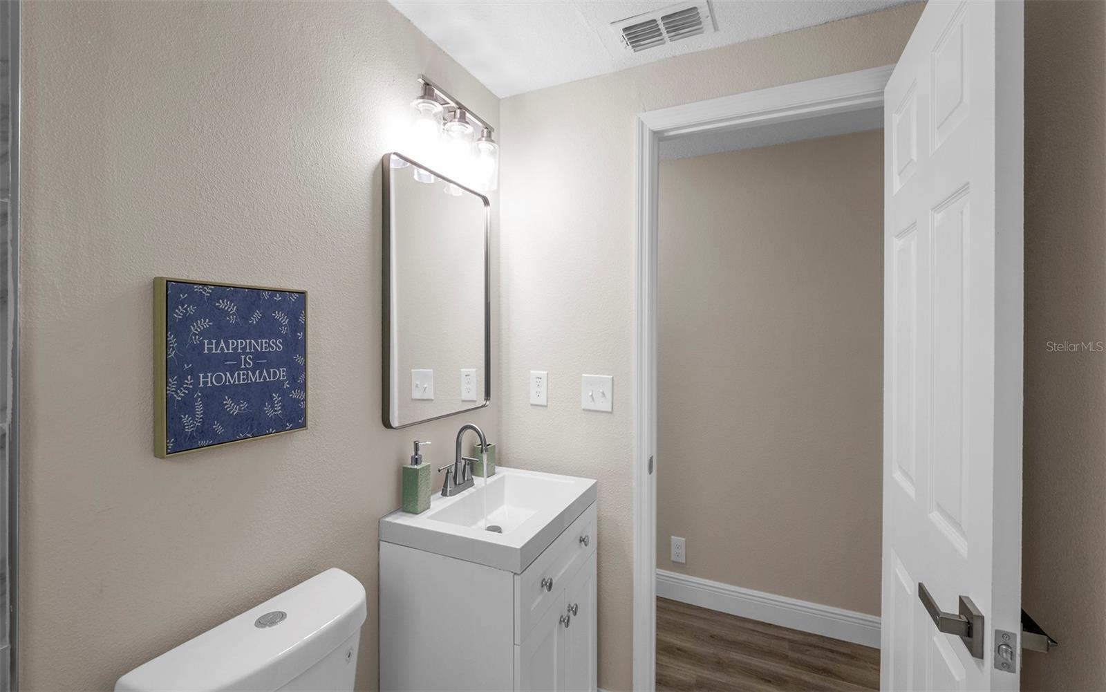 3601 E Giddens Avenue