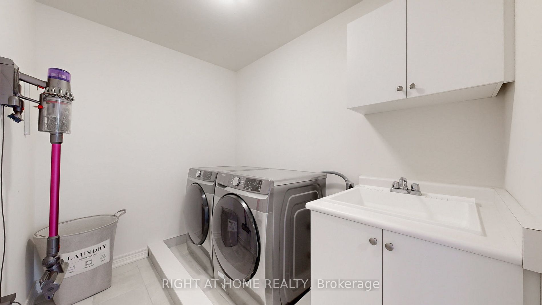 52 Crofting Cres