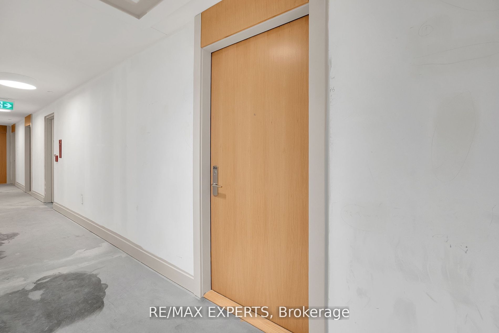 8960 Jane St 806