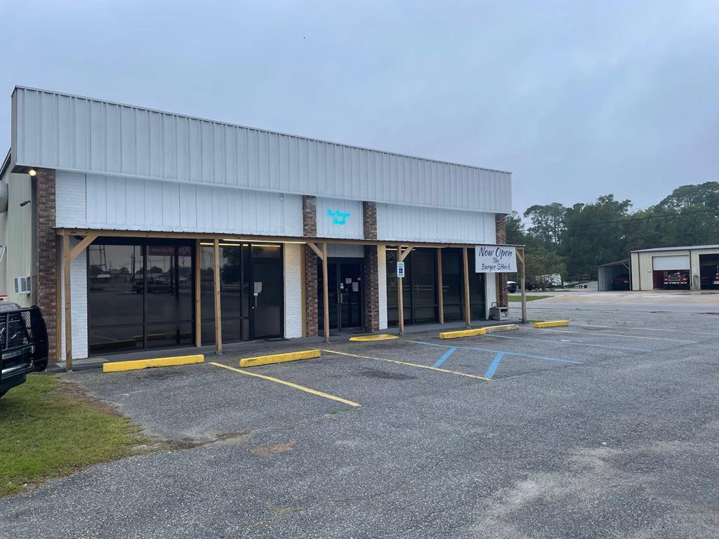 Located in Pelham, 310 W Railroad Street is a spacious commercial property just minutes from downtown. Previously used as a restaurant and retail space, the flexible layout allows for a variety of business opportunities including dining, office, boutique, or mixed-use investment. One rear room is currently tenant-occupied, offering immediate income potential. Great opportunity for entrepreneurs, investors, and organizations seeking versatile commercial space.