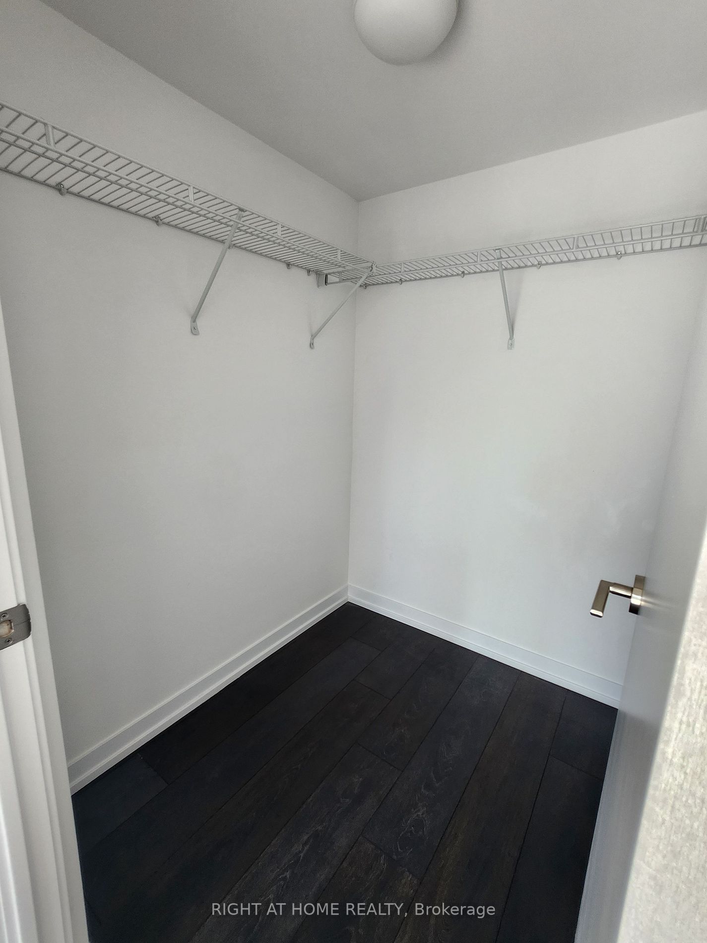 219 E Dundas St 805