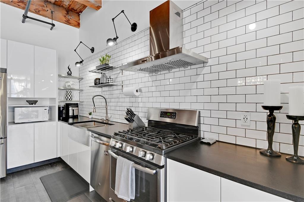 306 W 7th Street 302