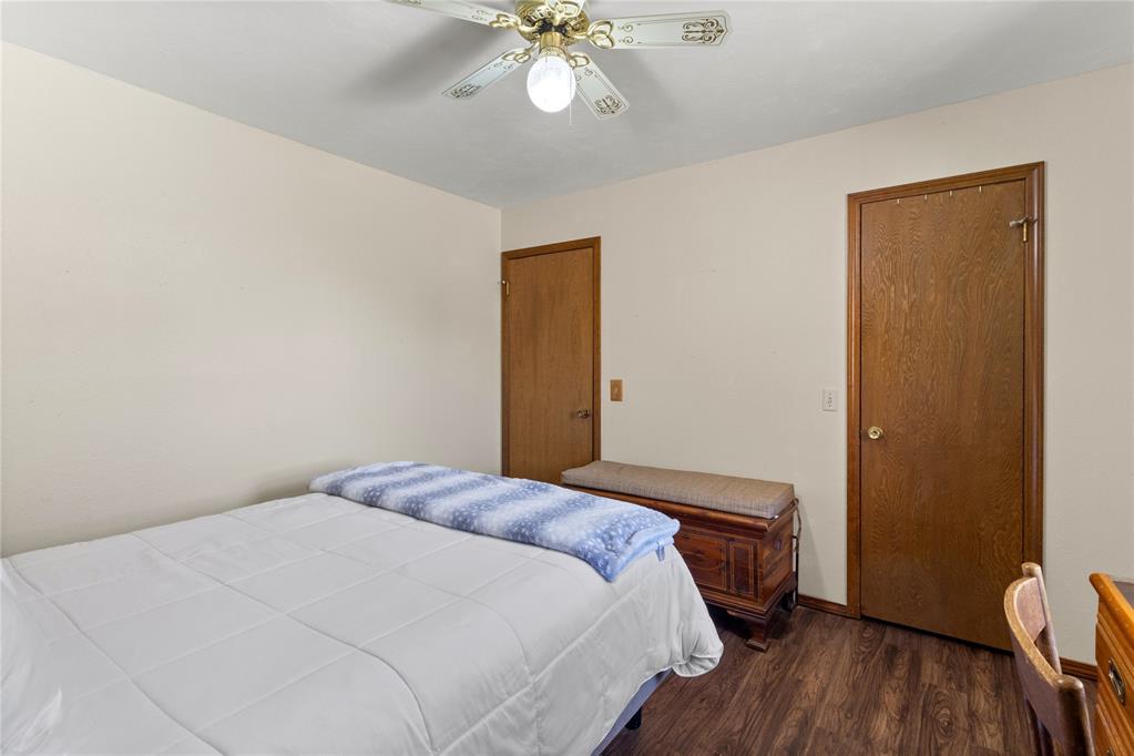 1421 E Quail