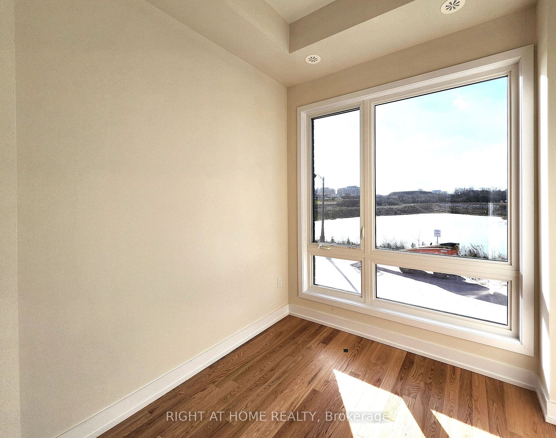 3043 Meadowridge Dr