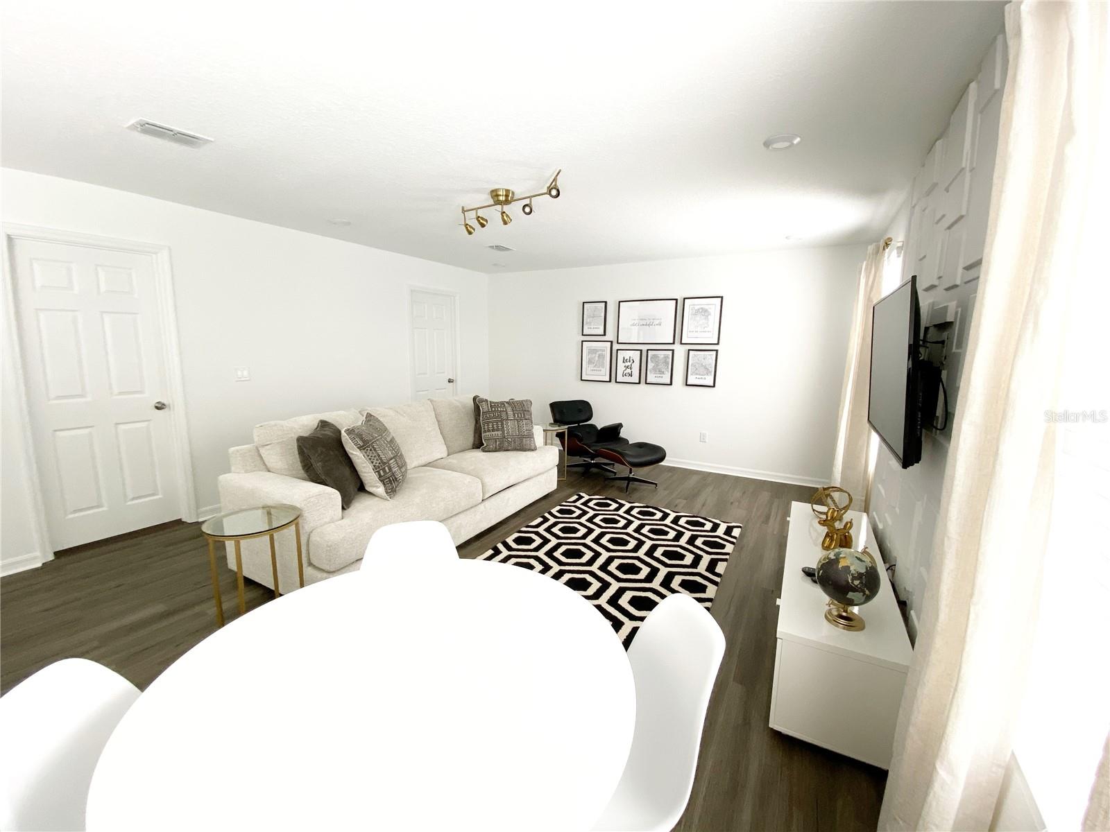 8914 Caroline Bay Court