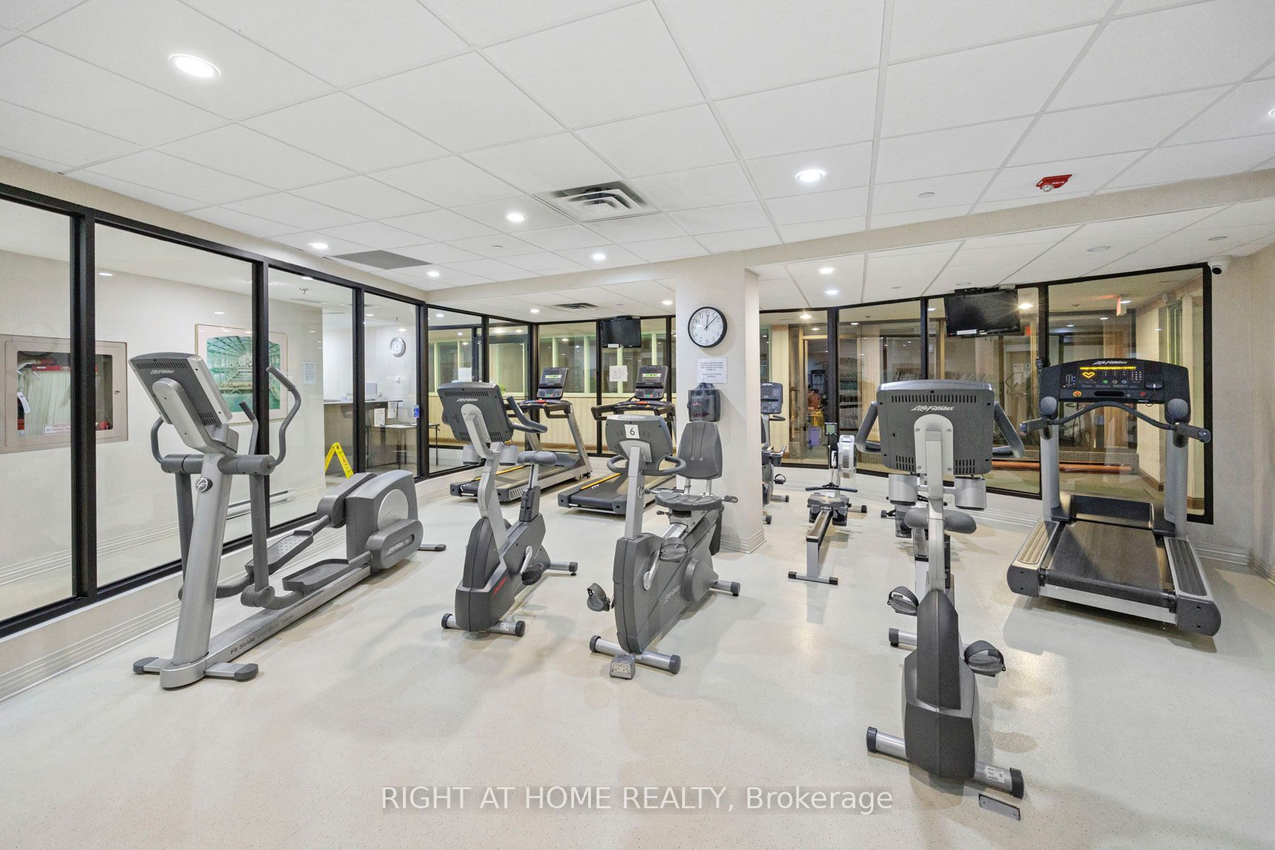 1555 E Finch Ave 1605