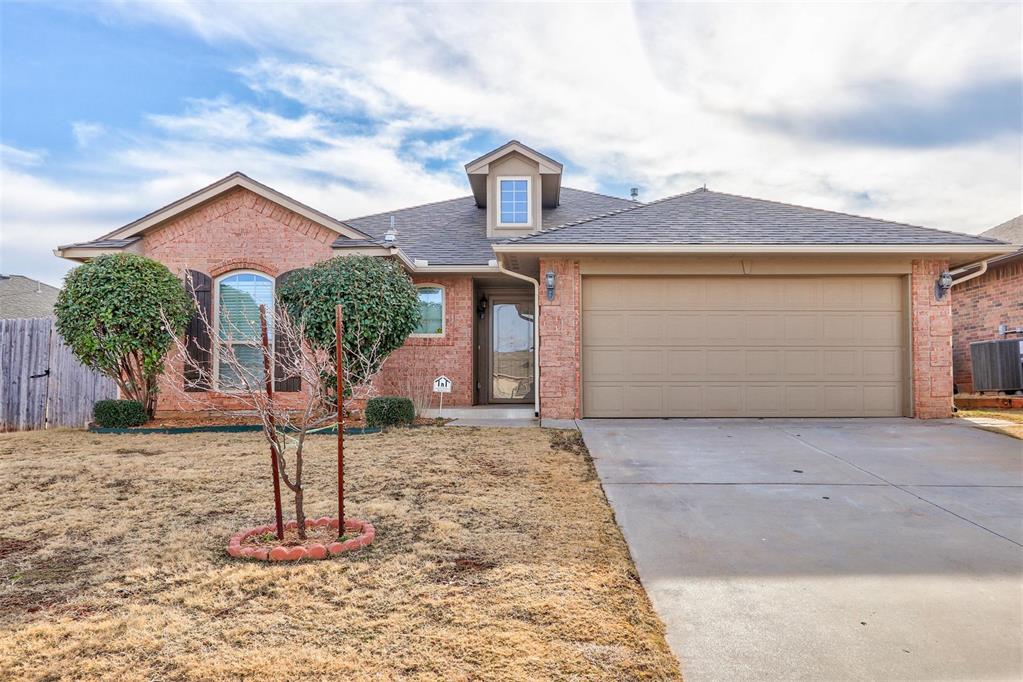 MOVE IN SPECIAL $800 OFF FIRST MONTHS RENT! if you move in by September 15th
Beautiful home in Edmond! This 3 bed, 2 bath home is ready for the summer. With granite countertops and a neighborhood pool, you don't want to miss out on this one. This home offers a perfect blend of comfort, convenience, and style. With its prime location, ample living space, and modern amenities including a finished epoxy garage floor.  Every All County Heartland Property Management residents are enrolled in the Resident Benefits Package (RBP) for an additional fee which includes liability insurance, HVAC air filter delivery, on-demand pest control, and much more! No pets or smoking allowed in this unit. 
NO SMOKING!

 Small Dogs only.