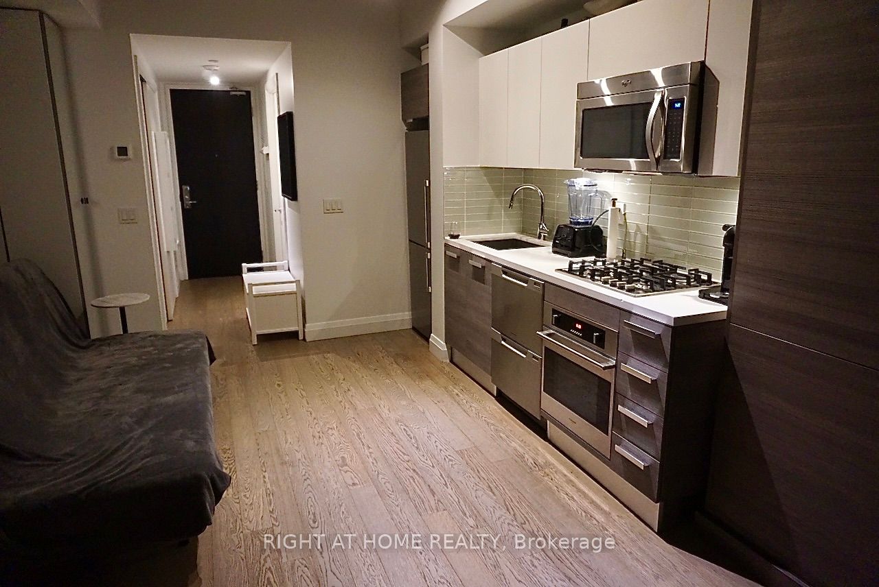 224 W King St 1505