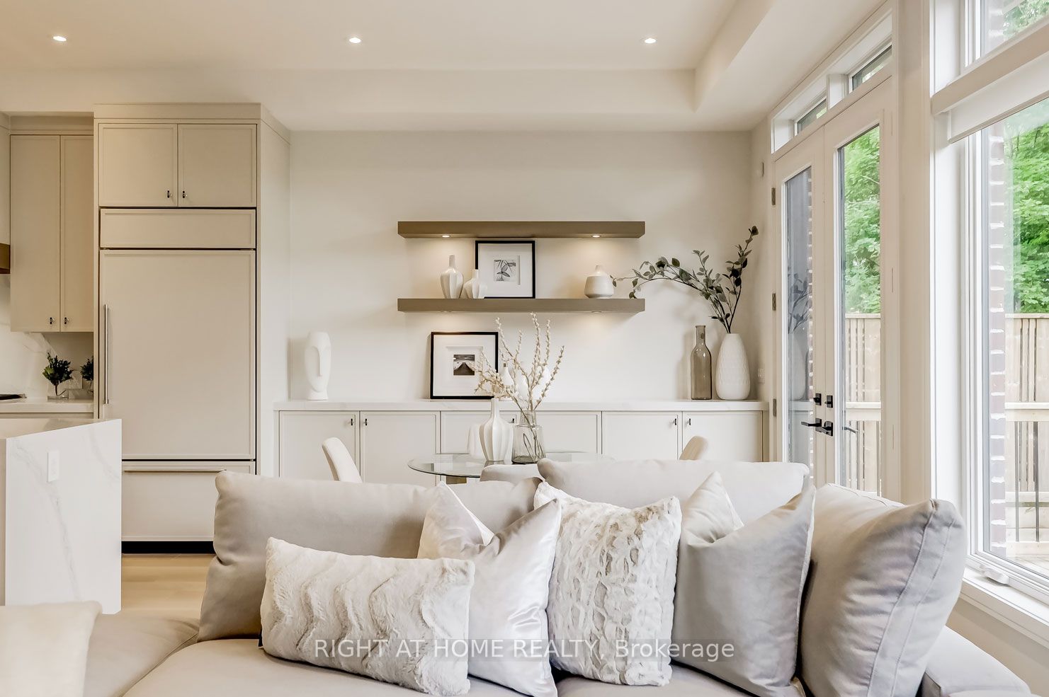 102 Parklea Dr