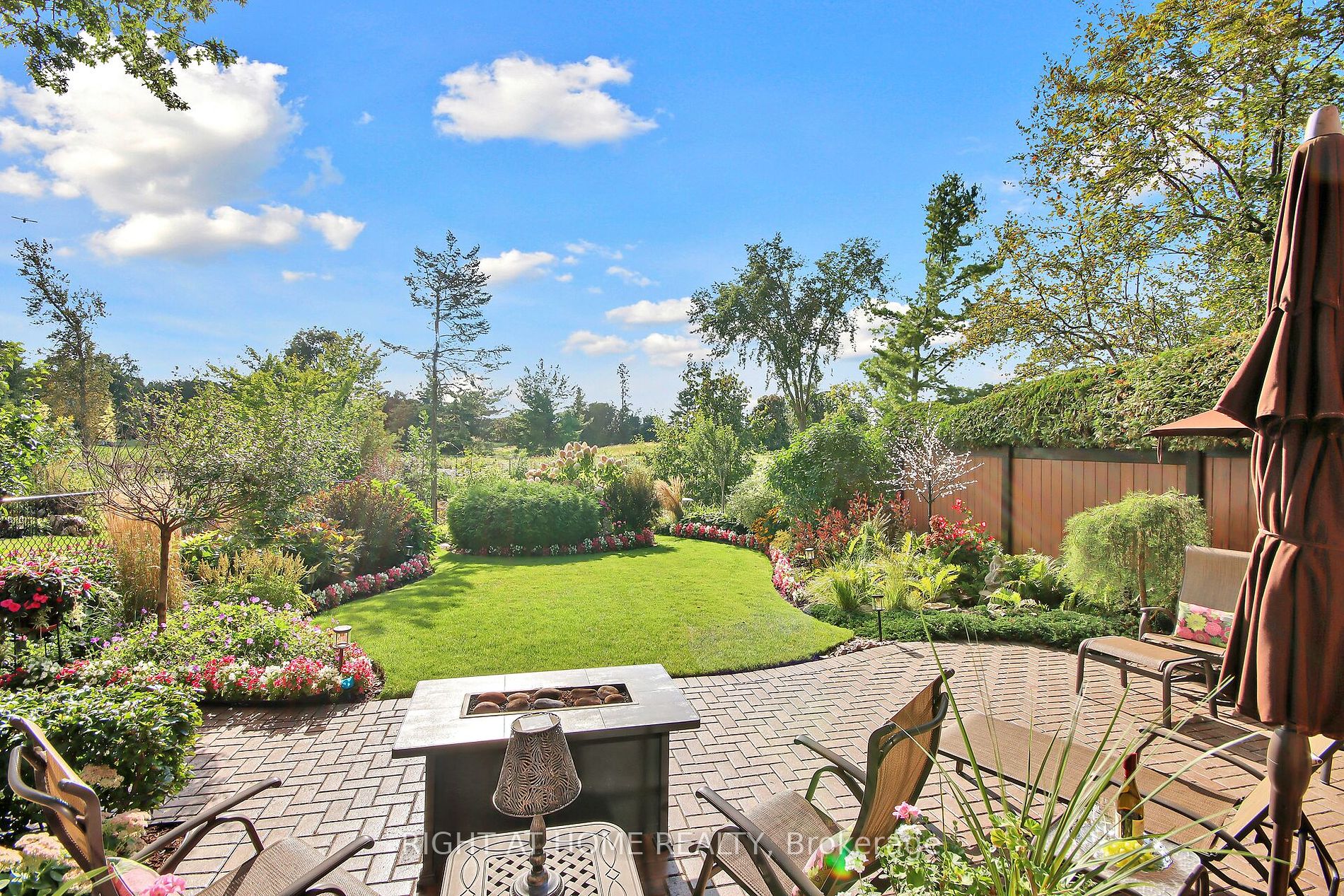 3468 Paul Anka Dr