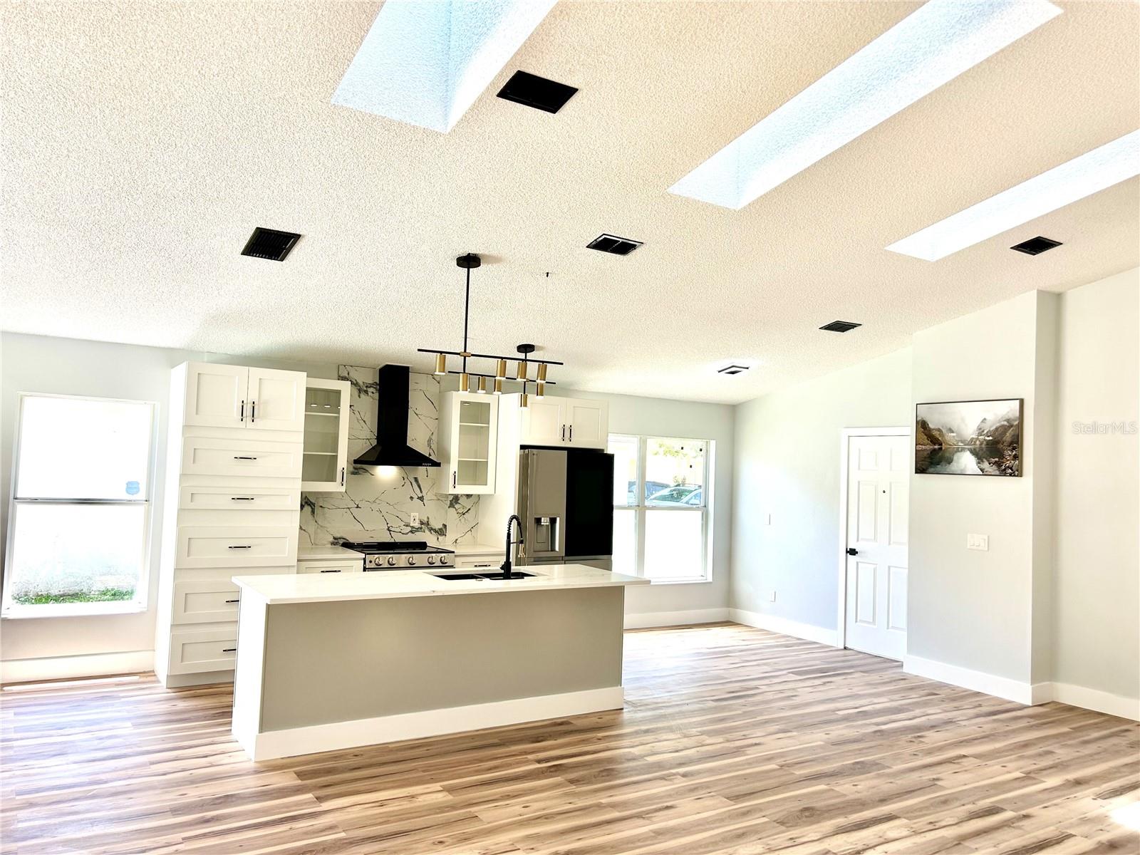 154 Woodbury Pines Circle