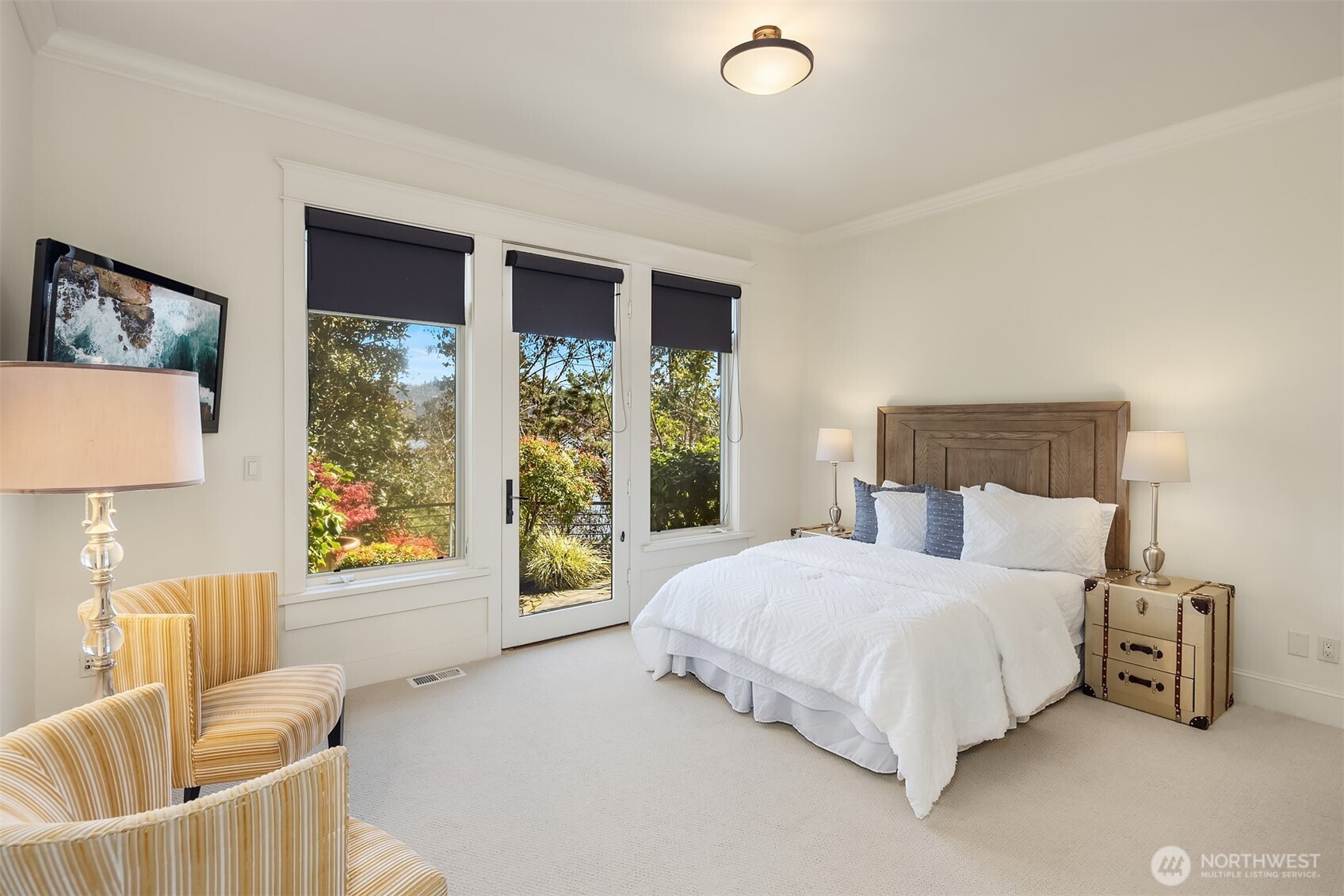 One of spacious lower level bedroms, this one enjoys the privacy and comfort of its own ensuite. roomy bedrooms.