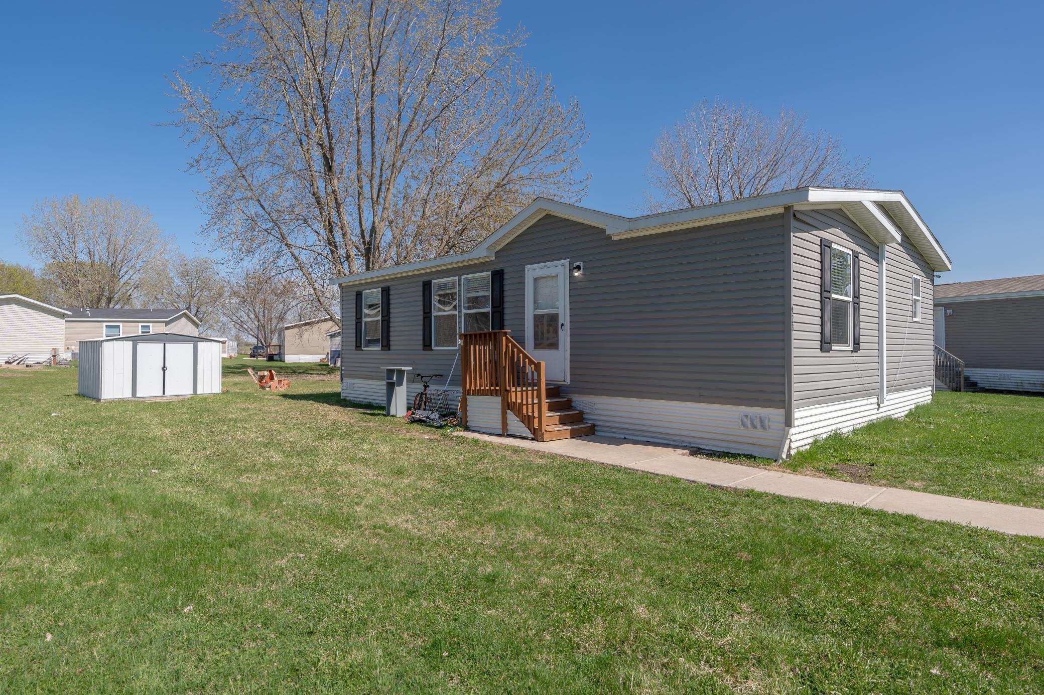 Well-maintained 2018 3-bedroom, 2-bath mobile home located in the desirable Lakeville area. Lot rent ranges from $930–$950/month and includes water and sewer (varies based on usage). Conveniently situated near parks, Farmington Area High School, and offers easy access to I-35W—just a 20-minute commute. Buyer and buyer’s agent to verify all measurements and information.