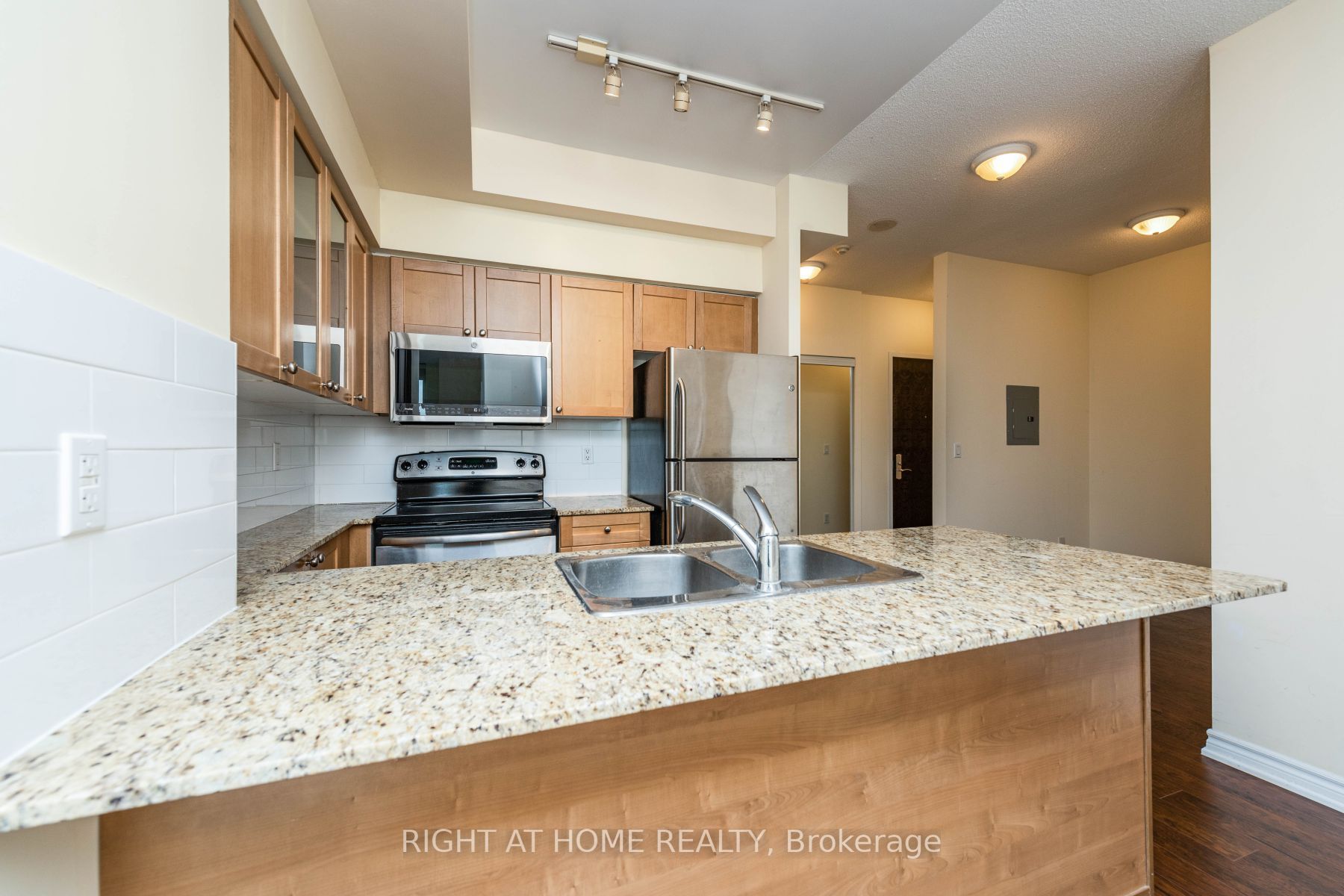 761 Bay St 2512