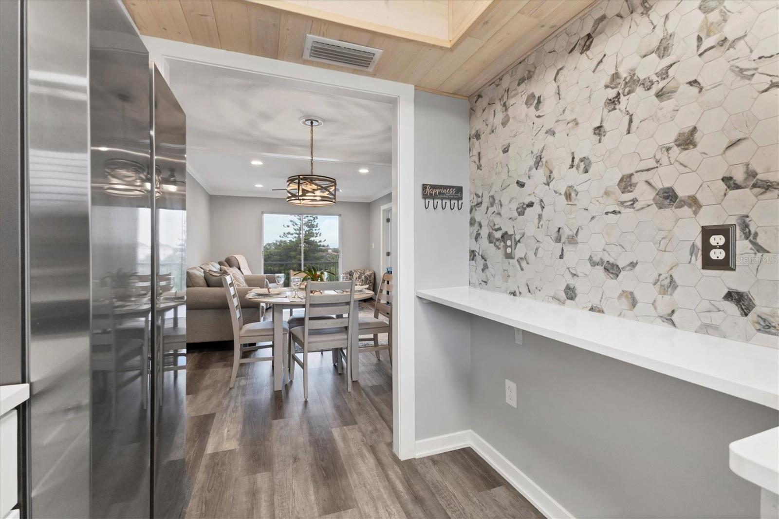 3661 Lake Bayshore Drive 507J