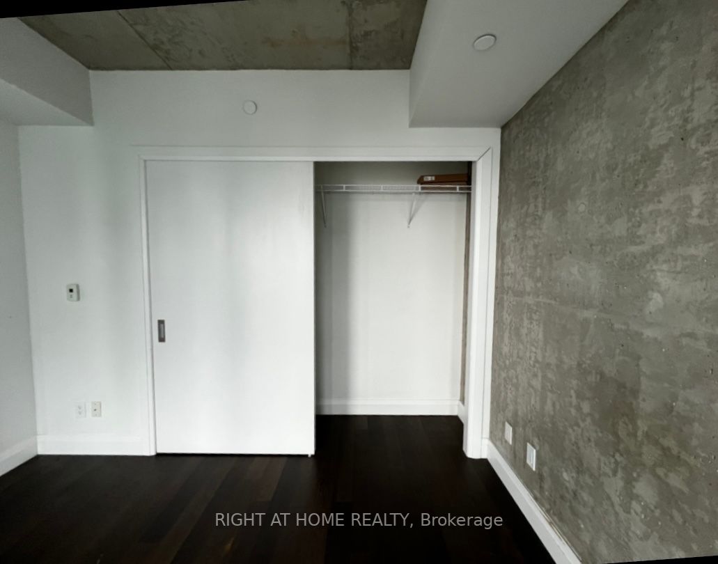 224 W King St 3105