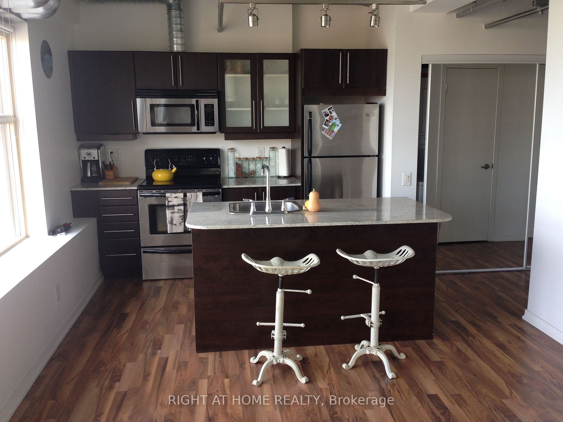 736 E Dundas St 501