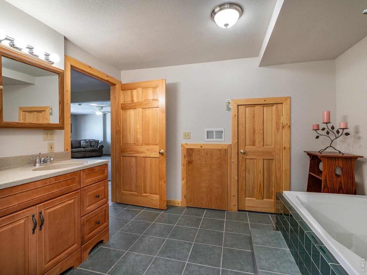 1847 Shoshoni Dr