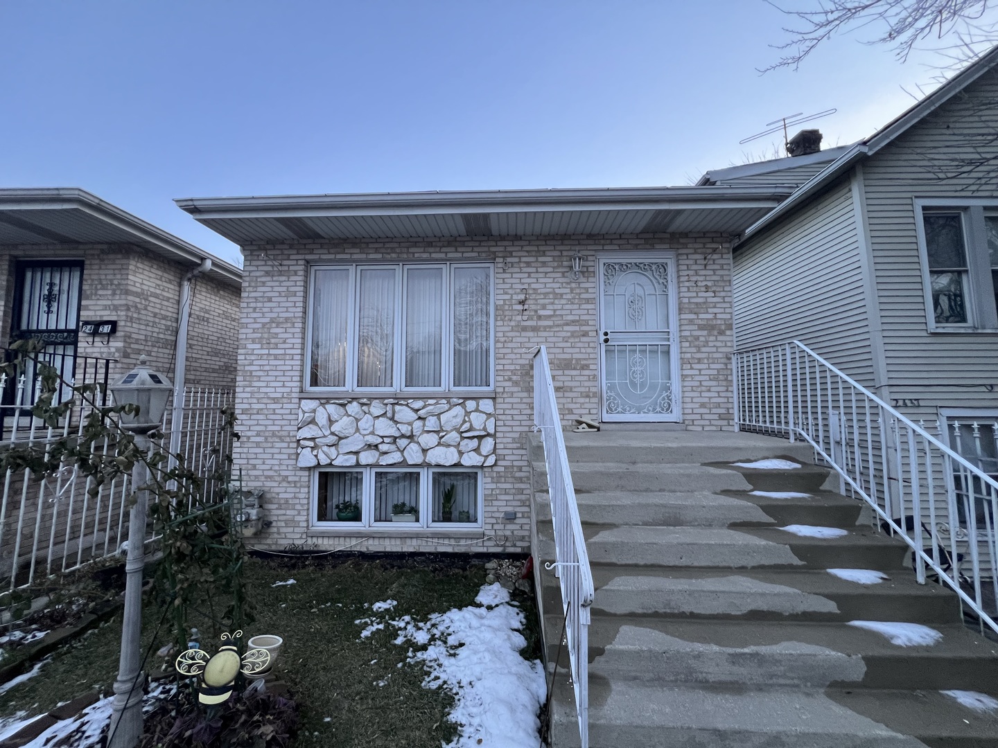 SPARKILNG DIAMOND AT MCKINLEY PARK! 25 YEARS YOUNG SPACIOUS BRICK RANCH, FEATURES LIVING ROOM, DININIG ROOM,   3 BEDROOMS, SHINY HARWOOD FLOORING AND 2 FULL BATHROOMS, KITCHEN WITH CERAMIC TILE, FULL FINISHED BASEMENT WITH DRY BAR, WATER FILTER SYSTEM INCLUDED, A REAL MOVE IN CONDITIONS, IRON FENCE SURRONDS THIS GEM, 2 1/2 TALL CAR GARAGE WITH OVERHEAD DOOR LEADS TO THE YARD, CLOSE TO PUBLIC TRANSPORTATION, SCHOOLS AND FEW MILES FROM DOWNTOWN.