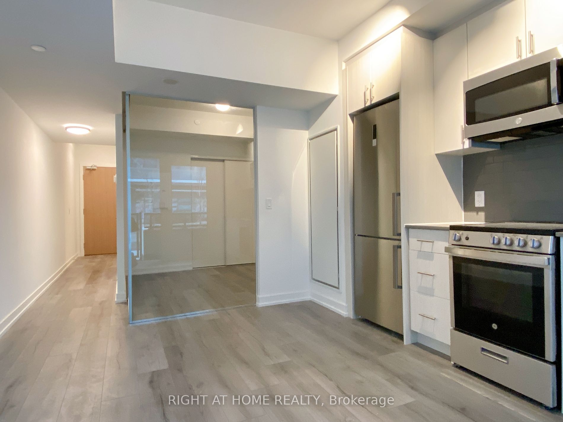 1195 The Queensway 101