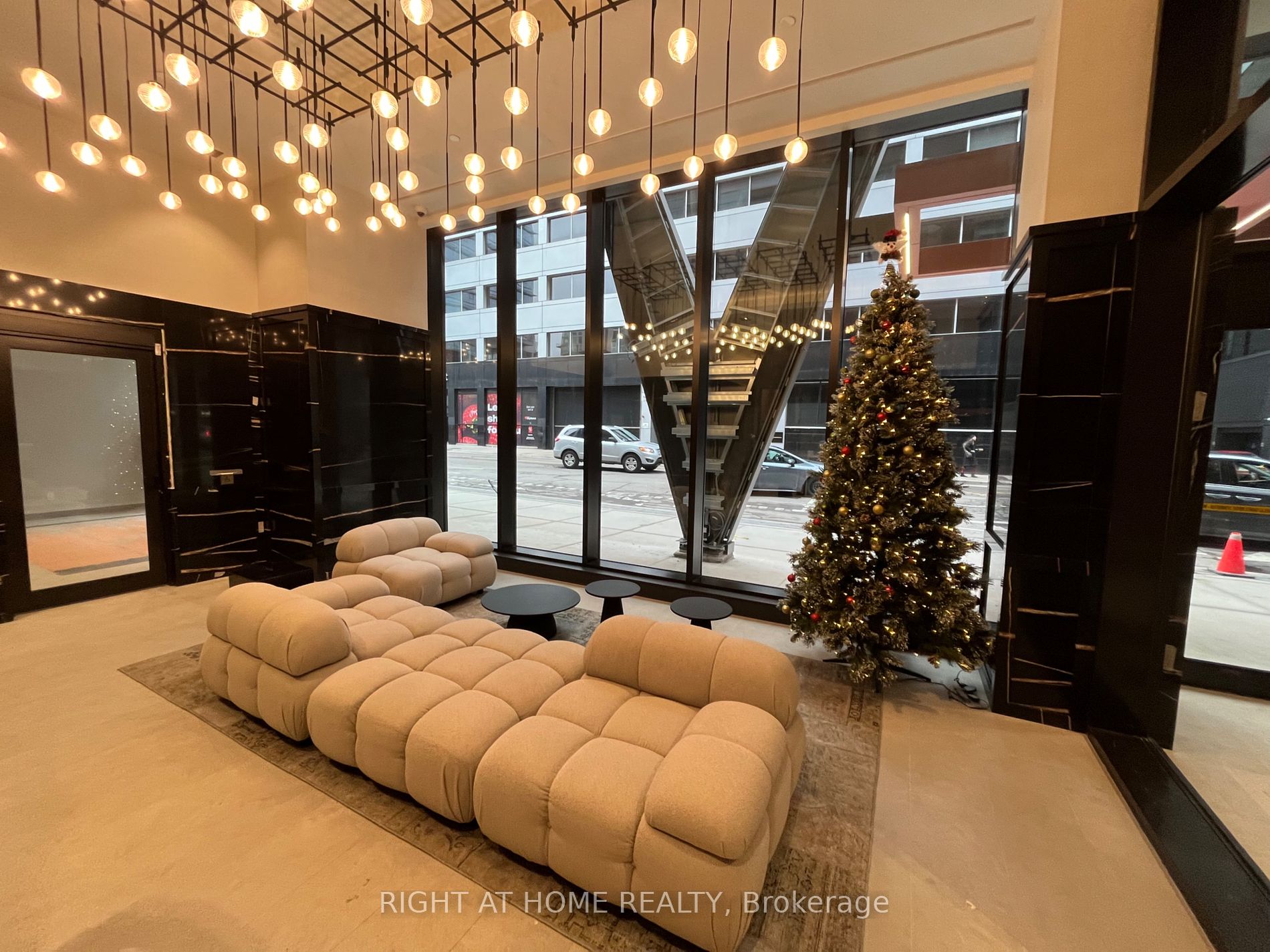 108 Peter St 1705