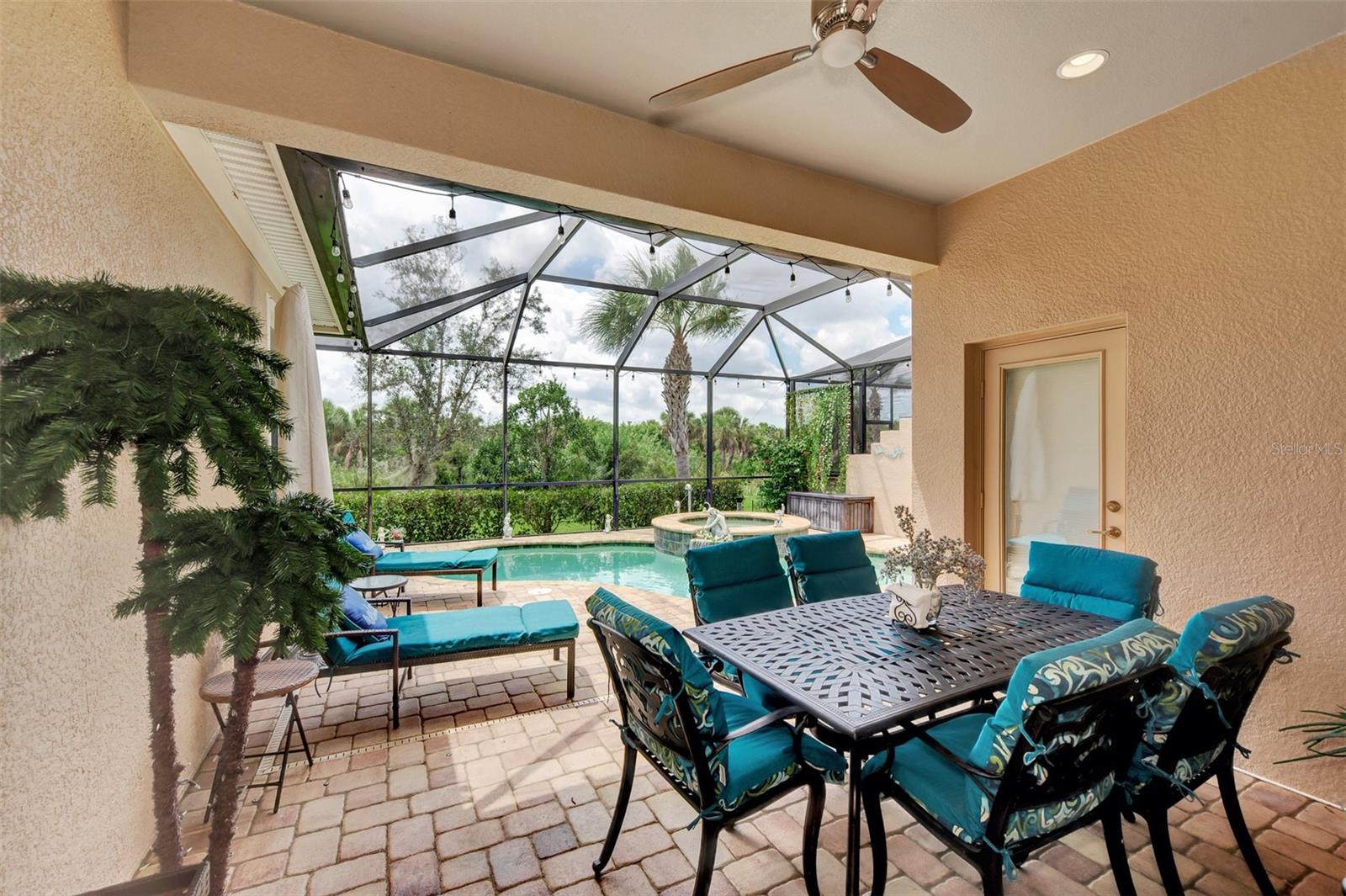 13104 Creekside Lane