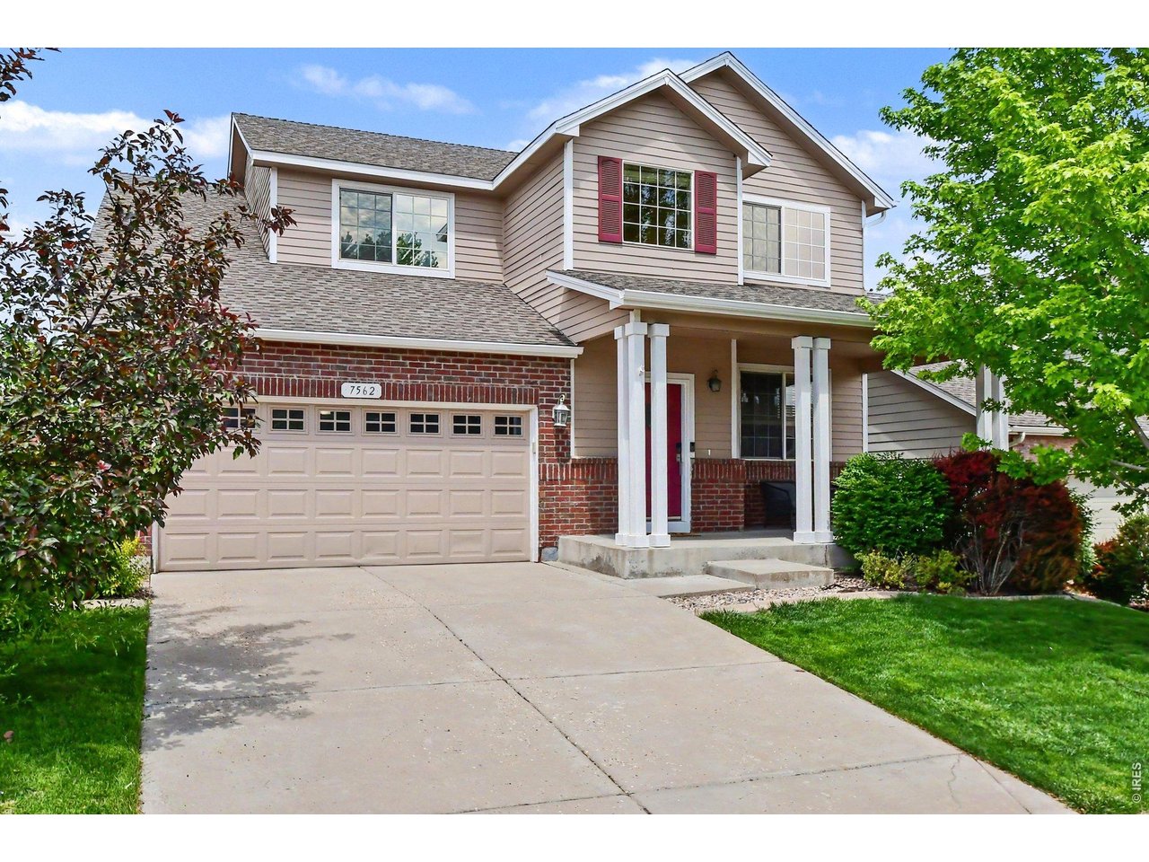 *SELLER OFFERING $10,000 CONCESSION FOR RATE BUYDOWN ON BUYER'S BEHALF!* Now there's even more to love about this home that's mere blocks from the community pool! Situated near the quiet triangle cul-de-sac,it features spacious living areas and a large, unfinished walk-out basement backing to community open space. Immense main floor primary with WIC, 5 piece bath and natural light, main floor laundry and three generous bedrooms on the upper floor = ease of living and sleeping. Nearly 1600 sq ft walkout basement has numerous egress windows for future expansion, and the back deck offers beautiful views and perfect grilling space, while the lower patio affords shade and solitude with the included hot tub. Truly the best of what this south FTC subdivision offers at a price that is unmatched. All appliances included too. Don't miss this one!