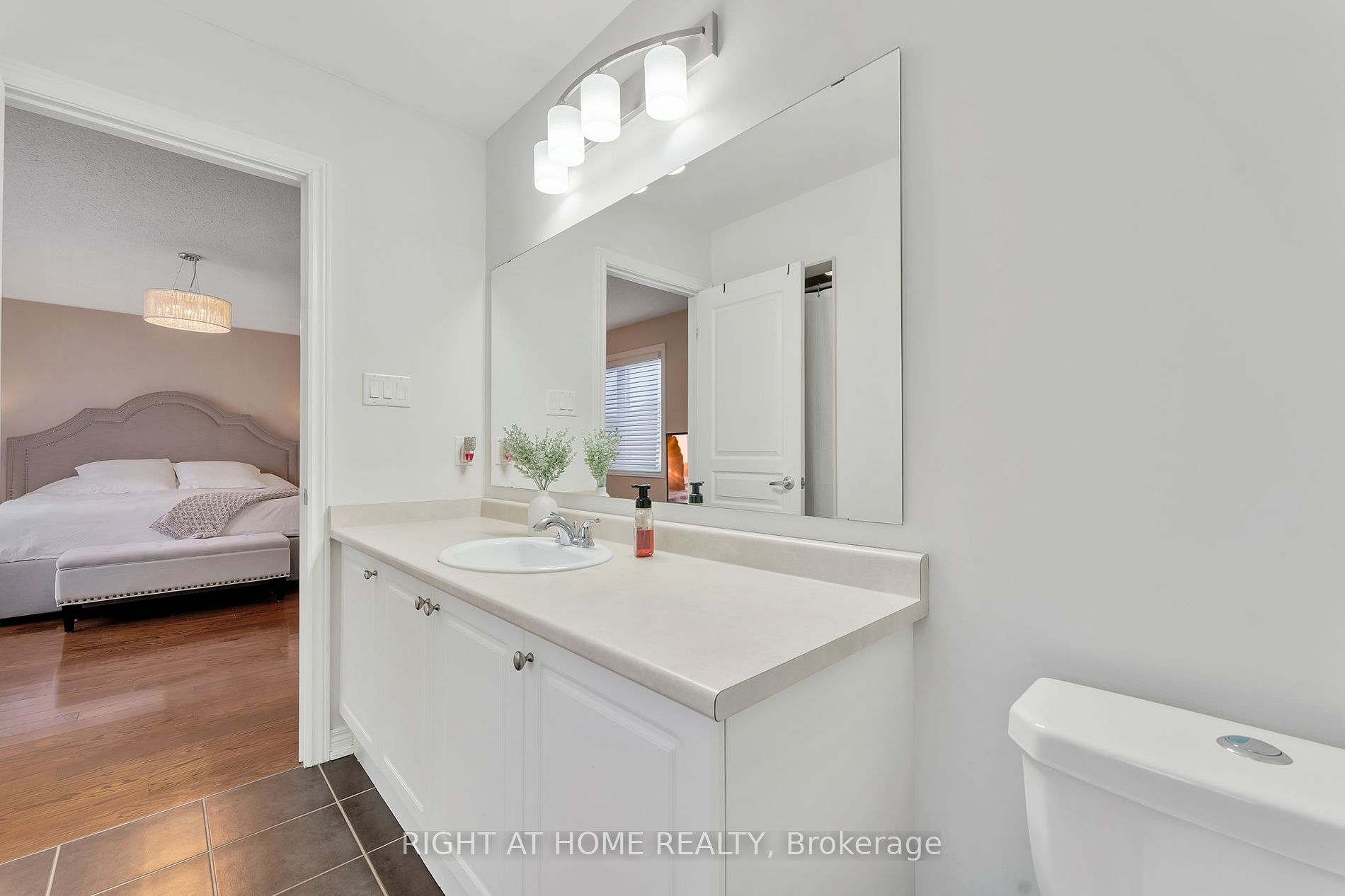 20 Mansard Dr