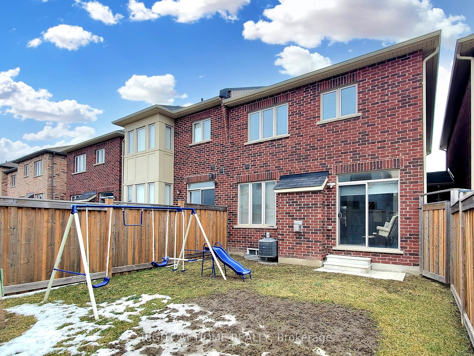 71 Mondial Cres