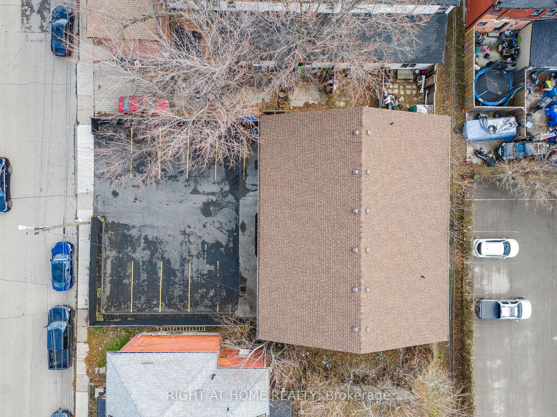 122 Burton St