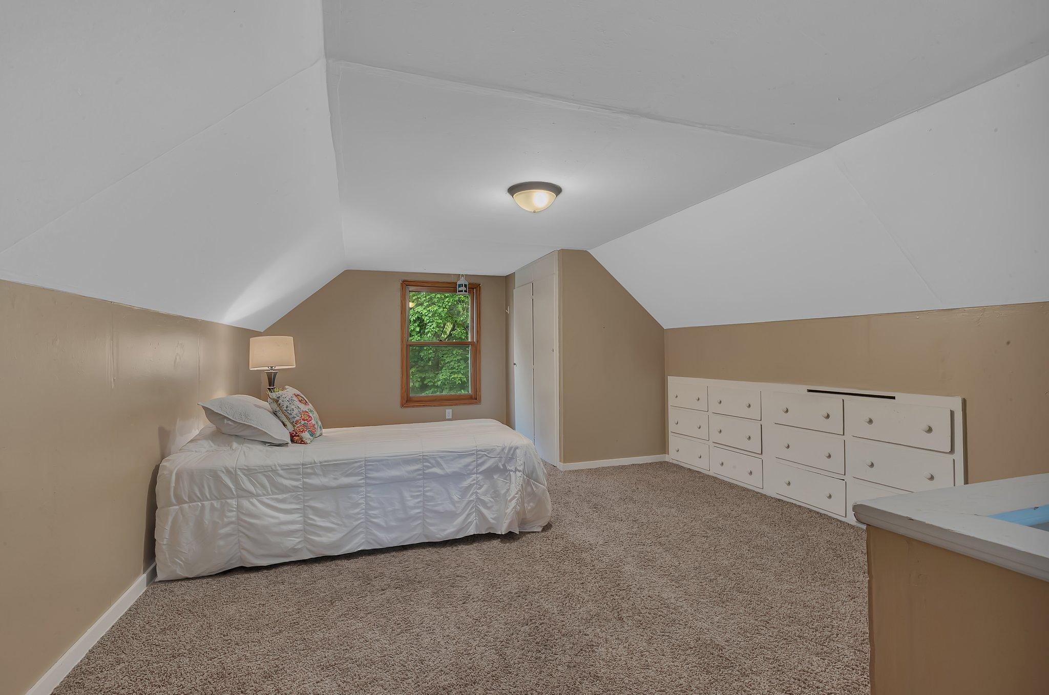 1519 Roosevelt Road