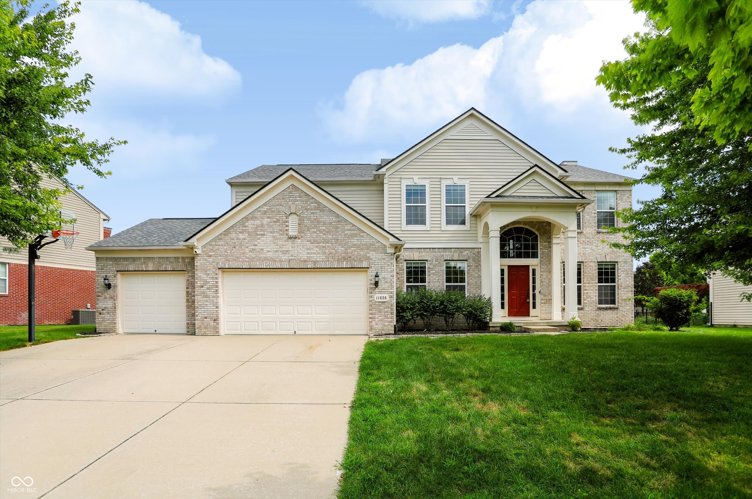 This attractive single-family home is in excellent condition and seamlessly blends comfort, functionality, and style. The heart of the home is the open-concept kitchen, featuring stainless steel appliances and a practical G-shaped layout with a peninsula that flows effortlessly into the spacious living area.    The primary bathroom offers a double vanity, bath tub, and a walk-in shower. Additional highlights include a private backyard, a large deck ideal for outdoor entertaining, a dedicated laundry room, and an attached 3-car garage with a built-in cabinetry storage system.    The finished basement provides exceptional additional living space, featuring an exercise area with a power rack, a dedicated home theater area, and a bar-perfect for entertaining family and friends.