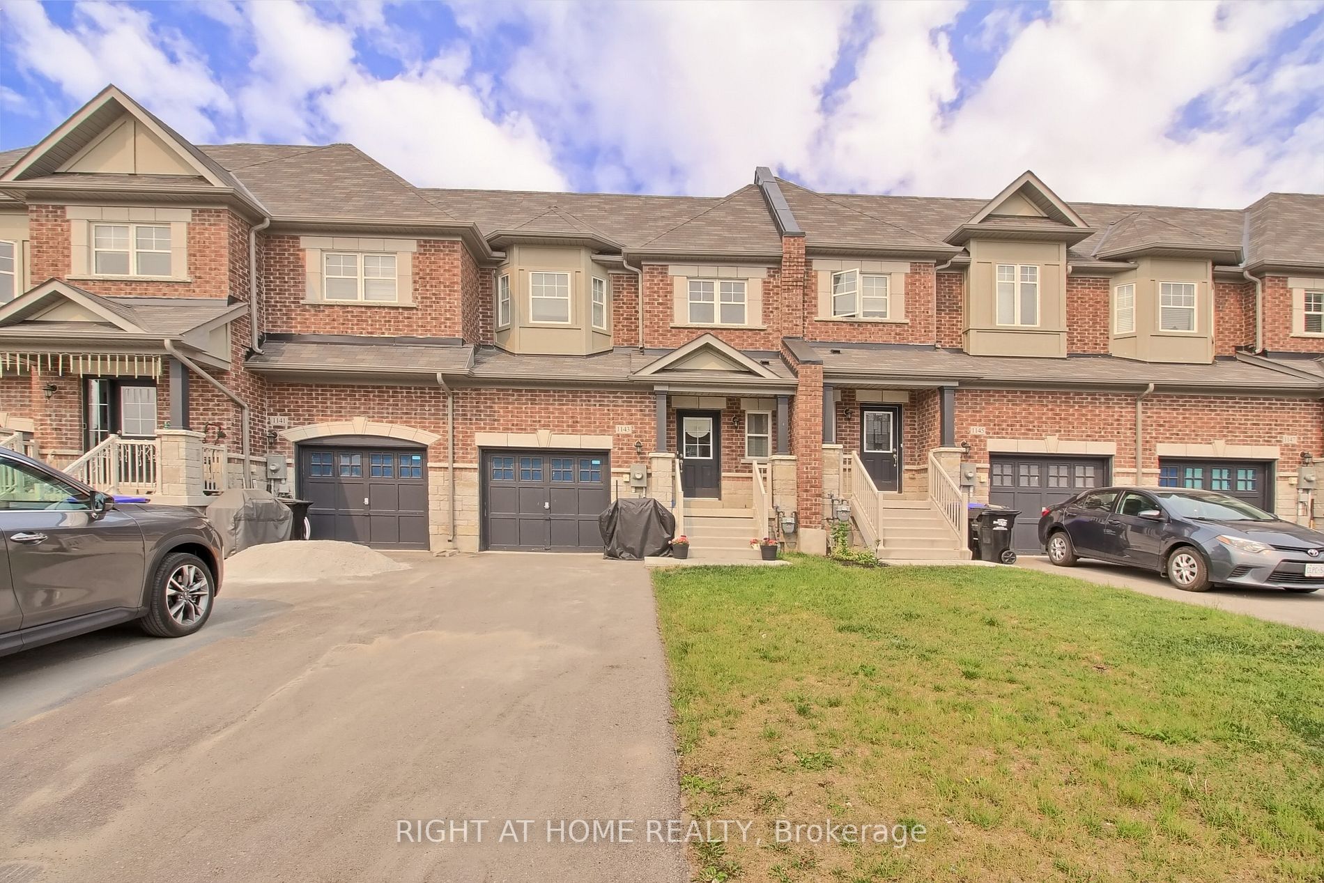 1143 Peelar Cres