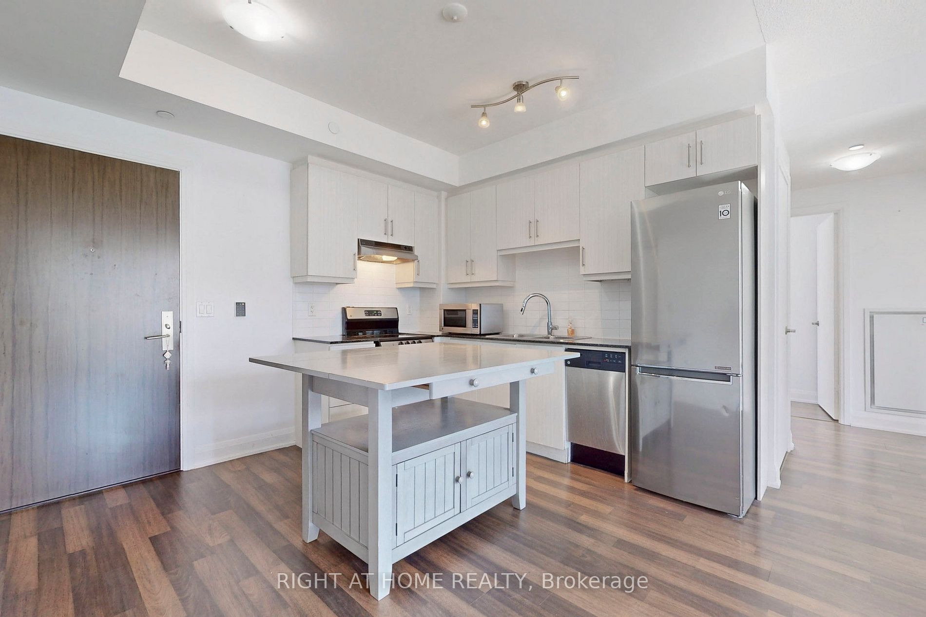 68 Canterbury Pl 902