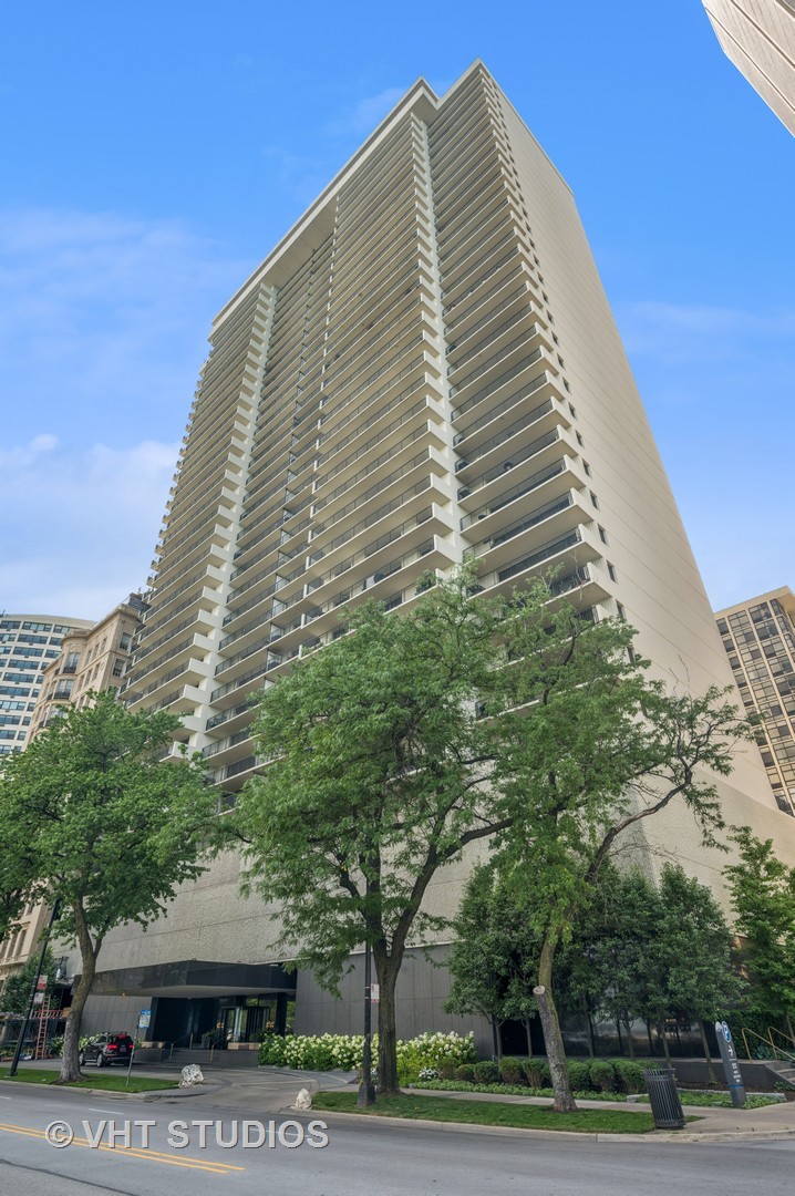 World-class lake and city views from this 28th floor 2 bed / 2 bath condo. This home is in the preferred CS tier and features 3 private balconies including a 25' balcony with sweeping views of Lake Michigan and west-facing Juliet balconies in each bedroom providing incredible city views and breathtaking sunsets. Elegant herringbone hardwood floors. Full en-suite master bath. In unit w/d. 2d bedroom currently used as a den. All set in an A+ full-service building, featuring white-glove amenities, including 24-hour door staff, an on-site manager, a large indoor pool and state-of-the-art fitness center overlooking the lake, updated sundeck and party room. Valet parking is available for both residents and guests.
