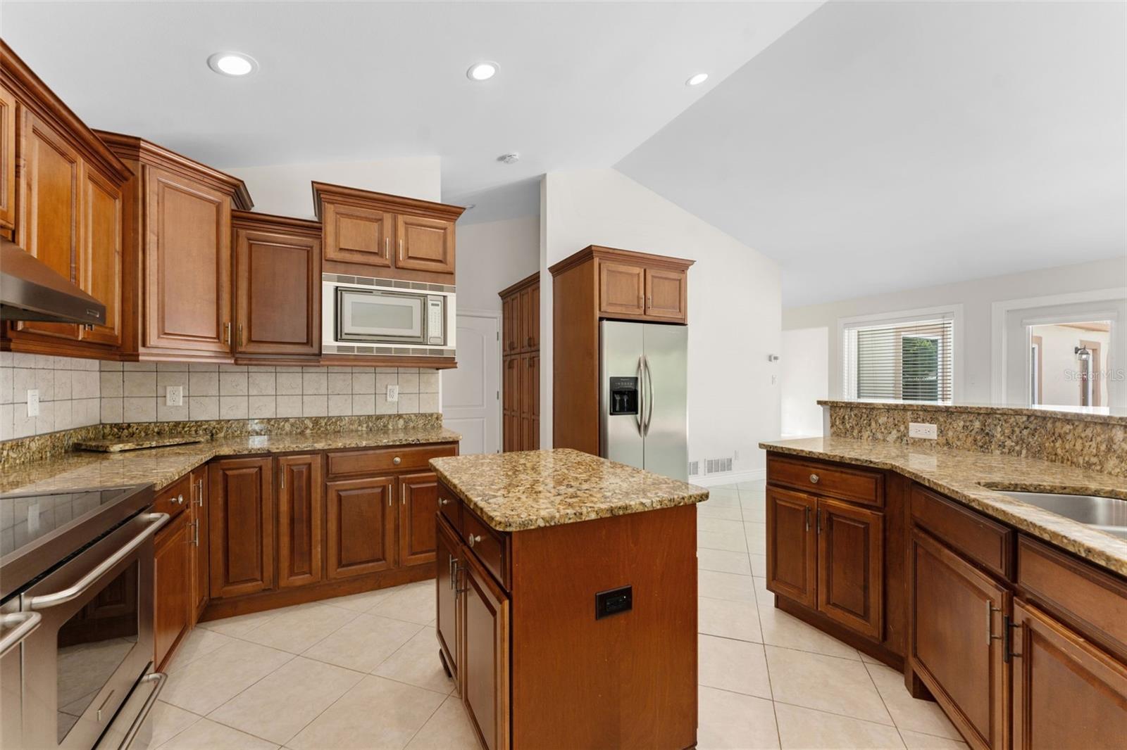 1591 Chestnut Court W