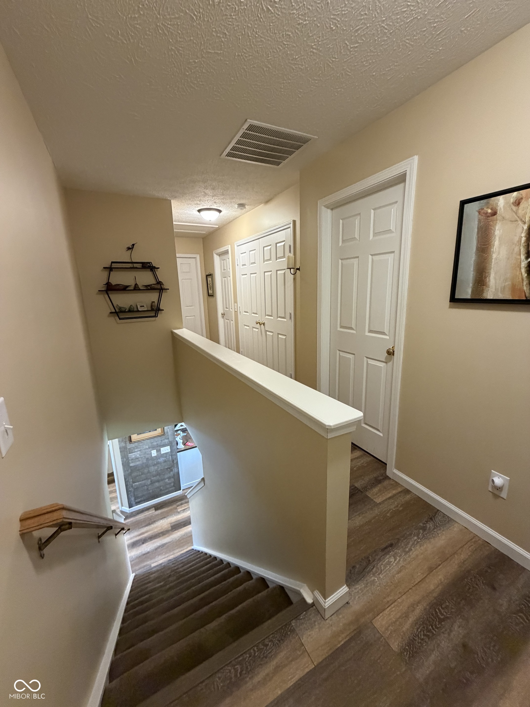 5752 Columbia Circle S