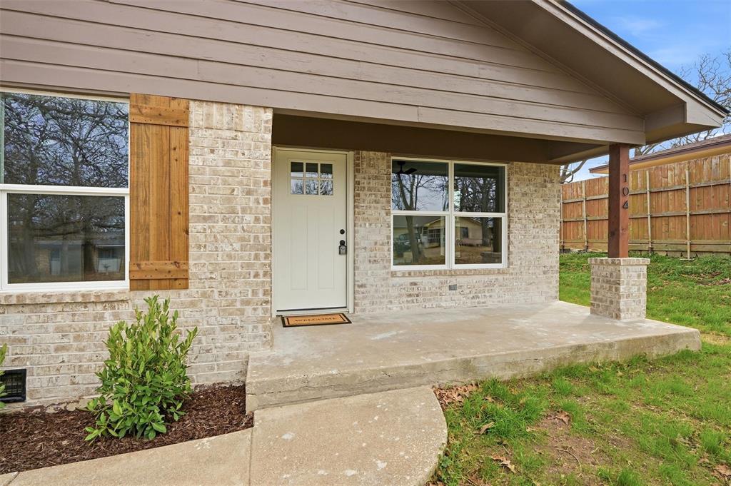 104 N Imperial Drive